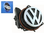 Камера заднего вида в значке логотипа Volkswagen